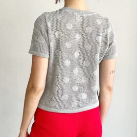 samarreta calada topos gris camiseta lunares gris calada grey shirt polka dots spot croche crochet cotton coto algodon punt punto knitted 3