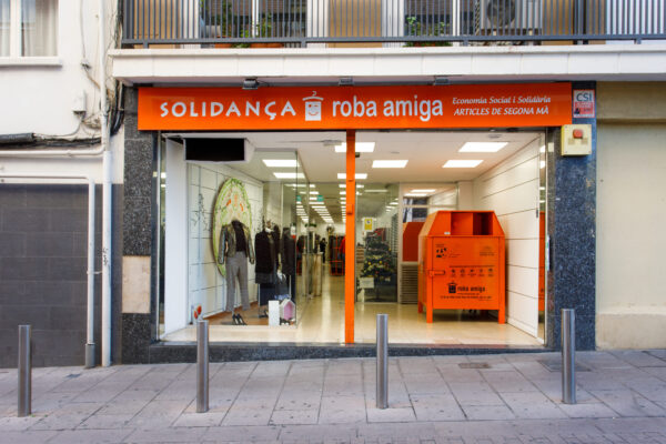 Botigues Solidança / Roba Amiga Barcelona - Imatge 5